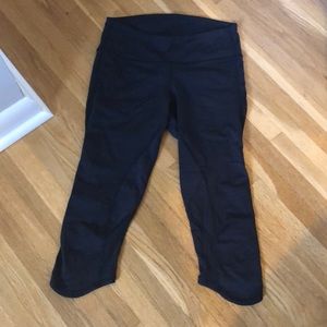 Excellent condition lululemon crop sz 4